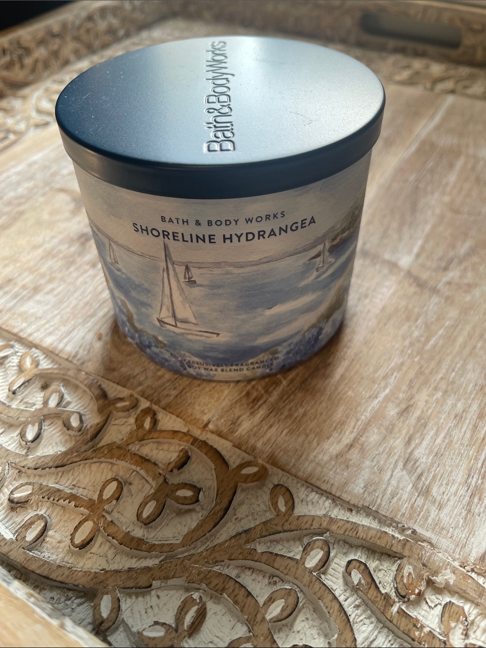 Bath & Body Works Shoreline Hydrangea Candle - Blue and White
